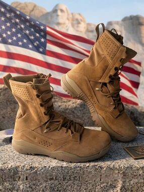 Nike SFB Field 2 8" Tactical Boots- Coyote Brown Sz Men's 6.5